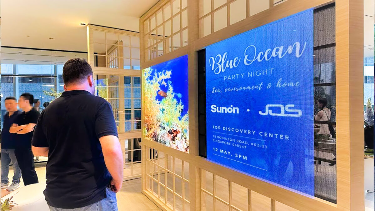 ¿Cuáles son las características de la instalación de la pantalla transparente Muxwave en puertas correderas? 1 26 1200x675 1