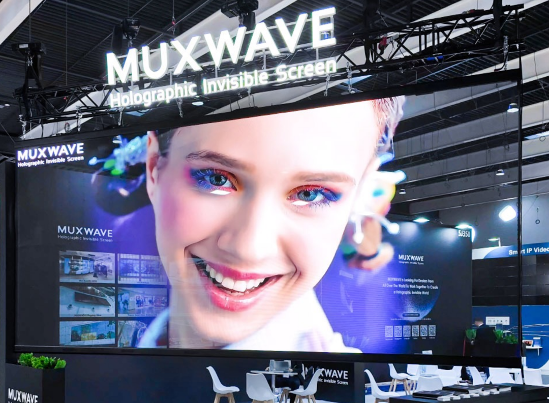ISLE2024レビュー|MUXWAVEのホログラフィック・インビジブル・スクリーンは、超大型サイズのシームレスな吊り下げソリューションで大きな賞を獲得!10 640