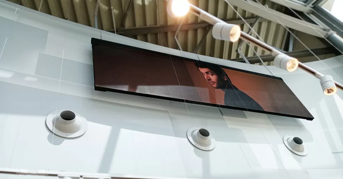 사례 하이라이트 | 매장 디스플레이용 MUXWAVE 홀로그램 투명 스크린 솔루션 18 Boss旗舰店 1200x625 1