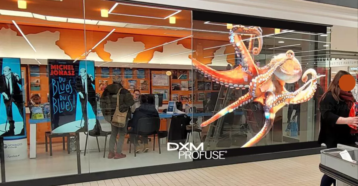 사례 하이라이트 | 매장 디스플레이용 MUXWAVE 홀로그램 투명 스크린 솔루션 14 VOYAGES 1200x625 1