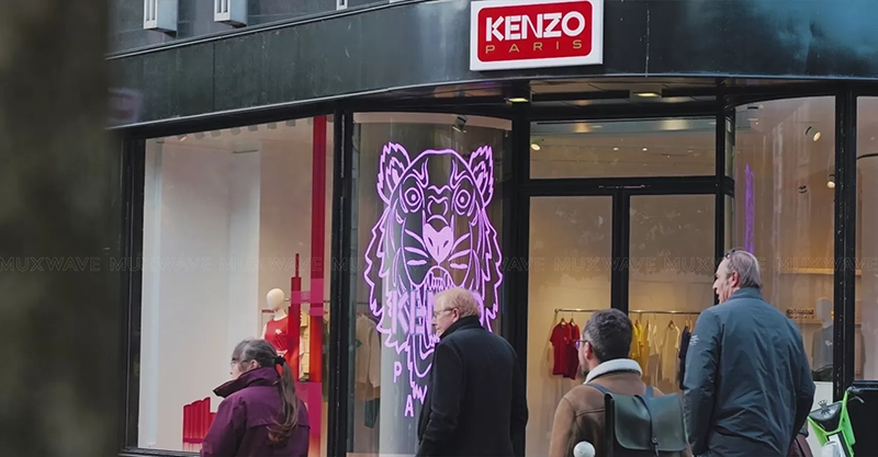 The Future of Shop window - MUXWAVE LED Holographic Invisible Screen 1 caso muxwave kenzo