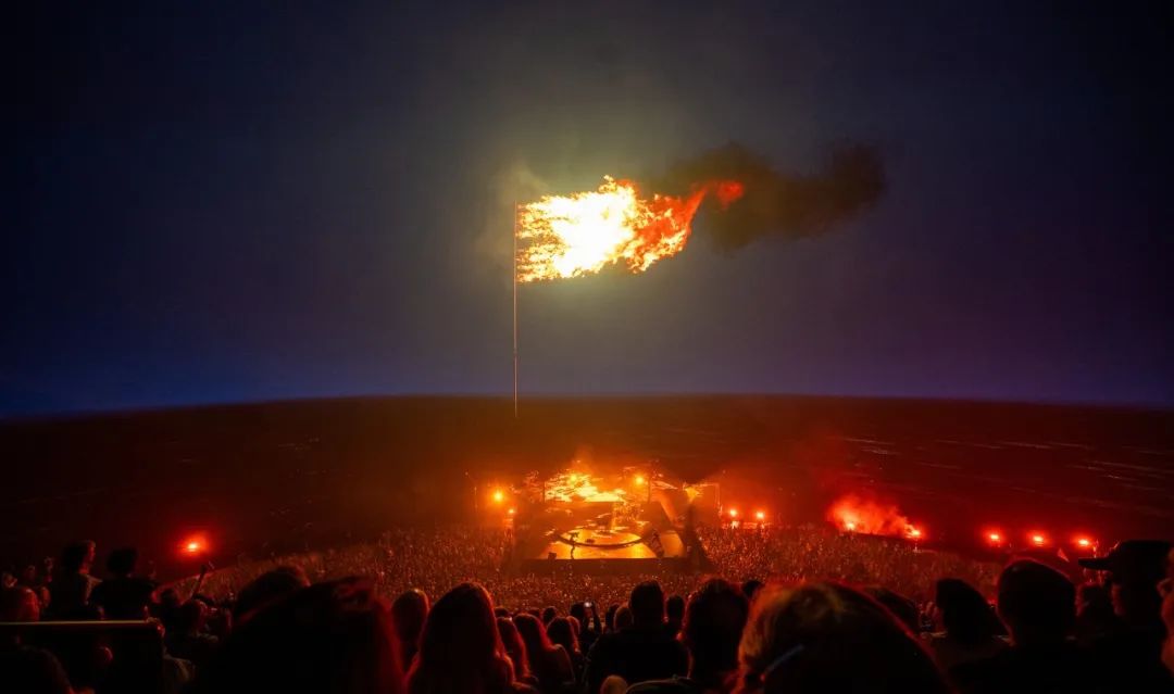 시각적 경험이 두 배로 늘어납니다! 디지털 기술과 결합된 LED 디스플레이 스크린은 2023년 무대 쇼를 새로운 차원으로 끌어올릴 것입니다! 2 one1