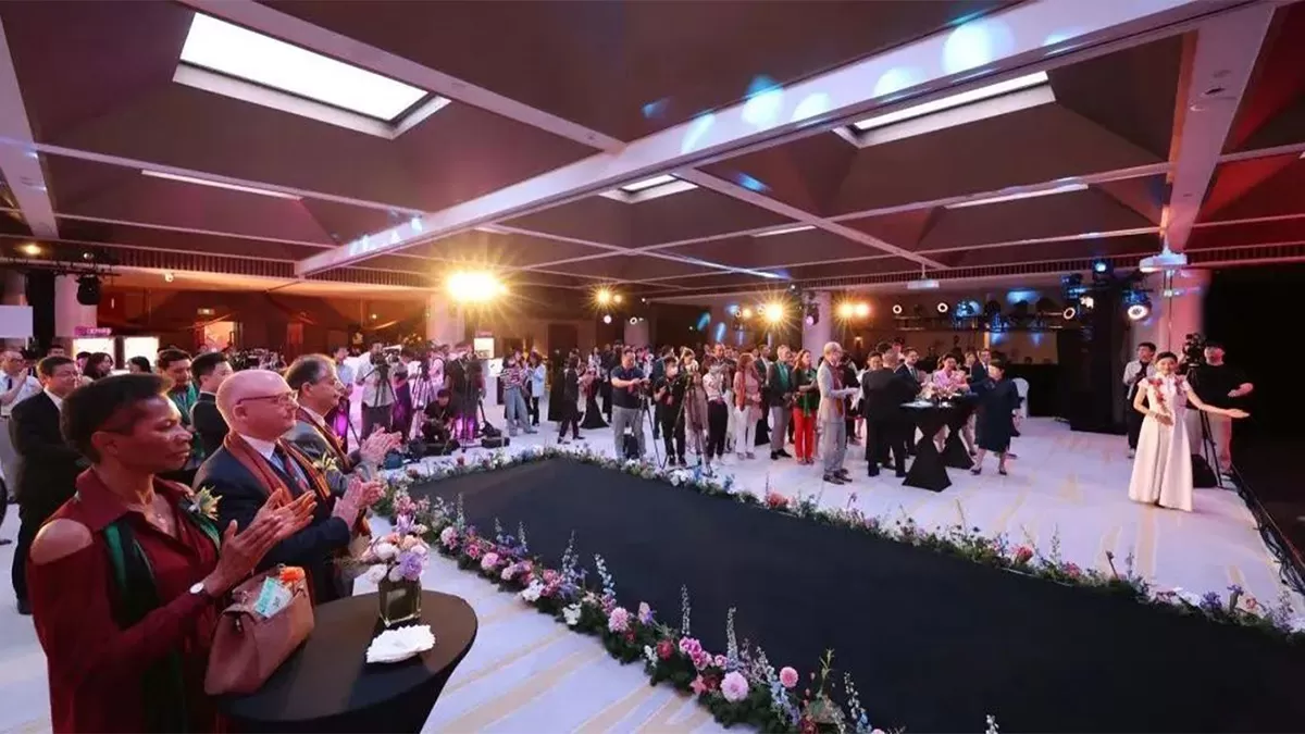 "「深圳物語」は中国外交にインクを加え、MUXWAVEホログラフィック透明スクリーンは深圳の科学技術における強硬な強さを示す 3