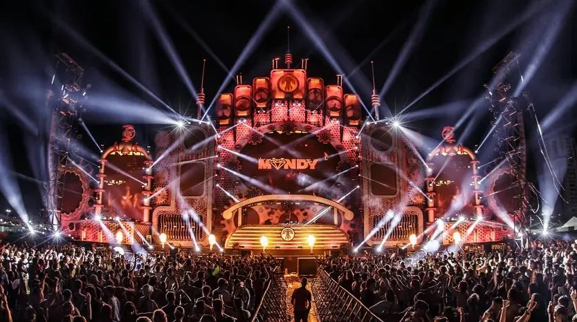 시각적 경험이 두 배로 늘어납니다! 디지털 기술과 결합된 LED 디스플레이 스크린은 2023년 무대 쇼를 새로운 차원으로 끌어올릴 것입니다! 6 tive