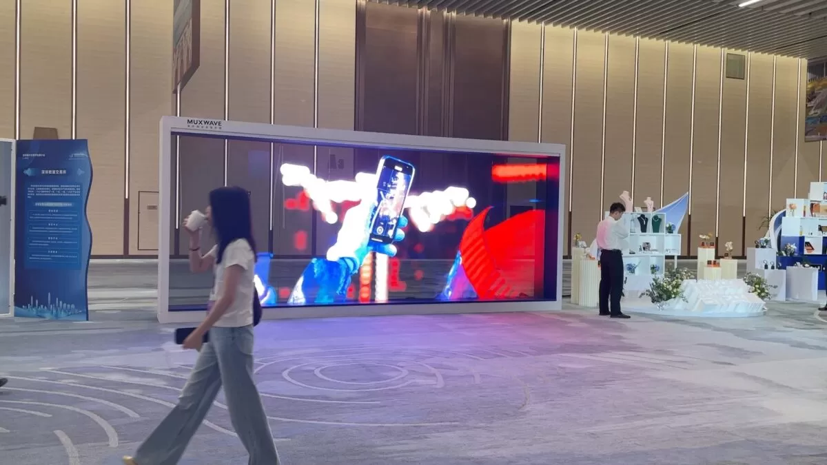 개방형 공유, 상생 협력 - 심천 주요 거래 플랫폼 홍보를 돕는 MUXWAVE 홀로그램 투명 스크린 3 뚜이지에후이 4 1200x675 1