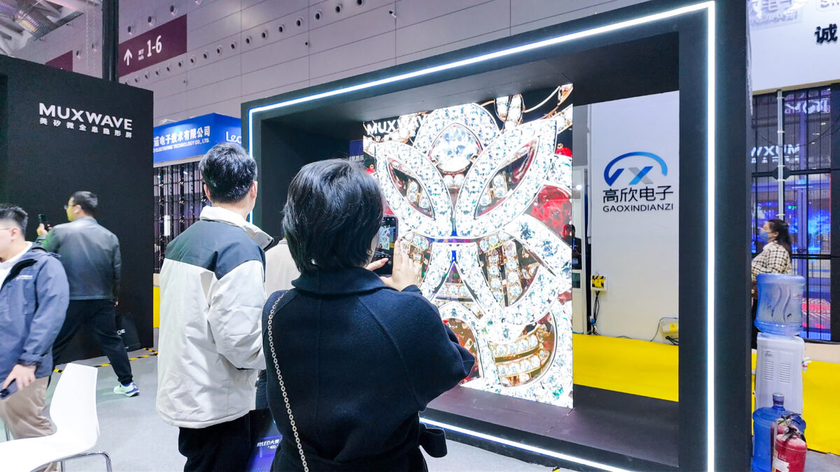 ISLE2024レビュー|MUXWAVEのホログラフィック・インビジブル・スクリーンは、超大型サイズのシームレスな吊り下げソリューションで大きな賞を獲得!8 微信截图 20240306112715 1200x675 1
