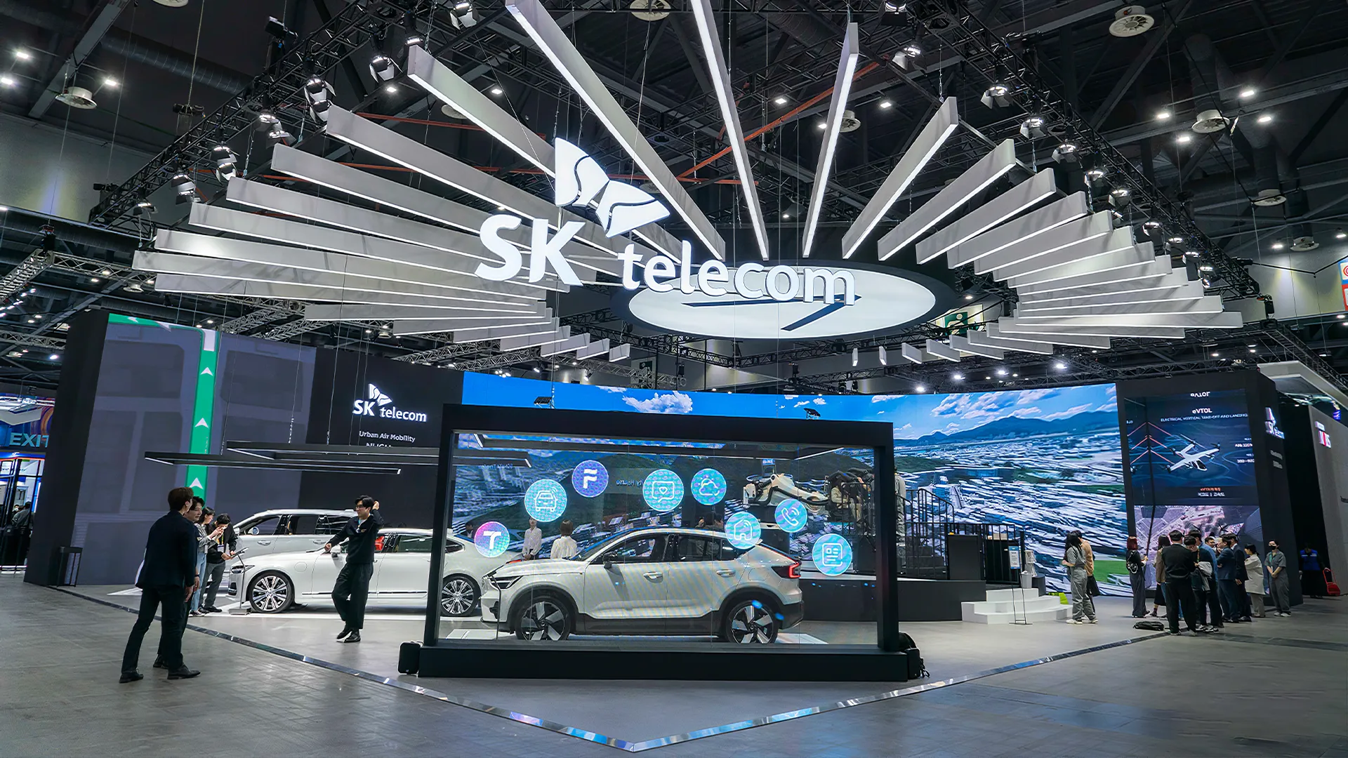 Holographic LED Screen in Museums and Cultural Exhibitions 2 A customized LED holographic invisible screen enables rapid content changes