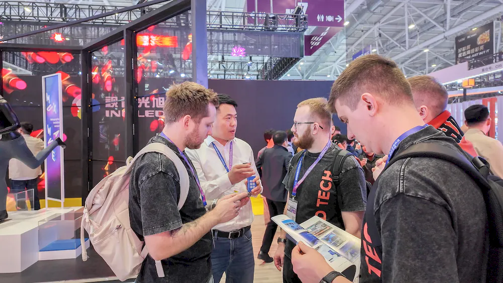 Muxwave at ISLE 2026: Transparent Display Steals the Show in Shenzhen 5 muxwave isle 2026 Exhibition site 11 1