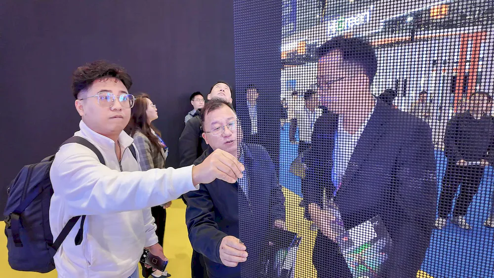 Muxwave at ISLE 2026: Transparent Display Steals the Show in Shenzhen 4 muxwave isle 2026 exhibition site 10 1