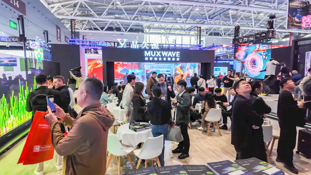 Muxwave at ISLE 2026: Transparent Display Steals the Show in Shenzhen 3 muxwave isle 2026 exhibition site 5 1