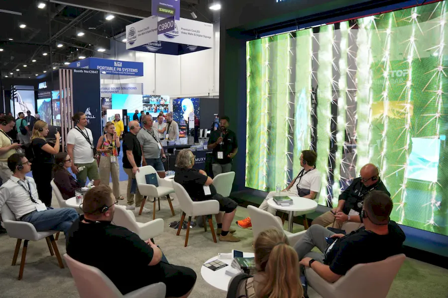 muxwave Holographic Invisibility Screen at infocomm 2026 08